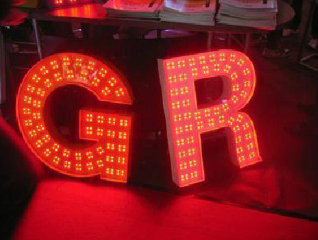 襄城LED发光字有哪些优势？